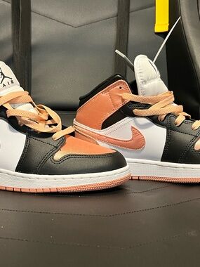 Jordan DM9077-108 White & Black Youth Sneakers